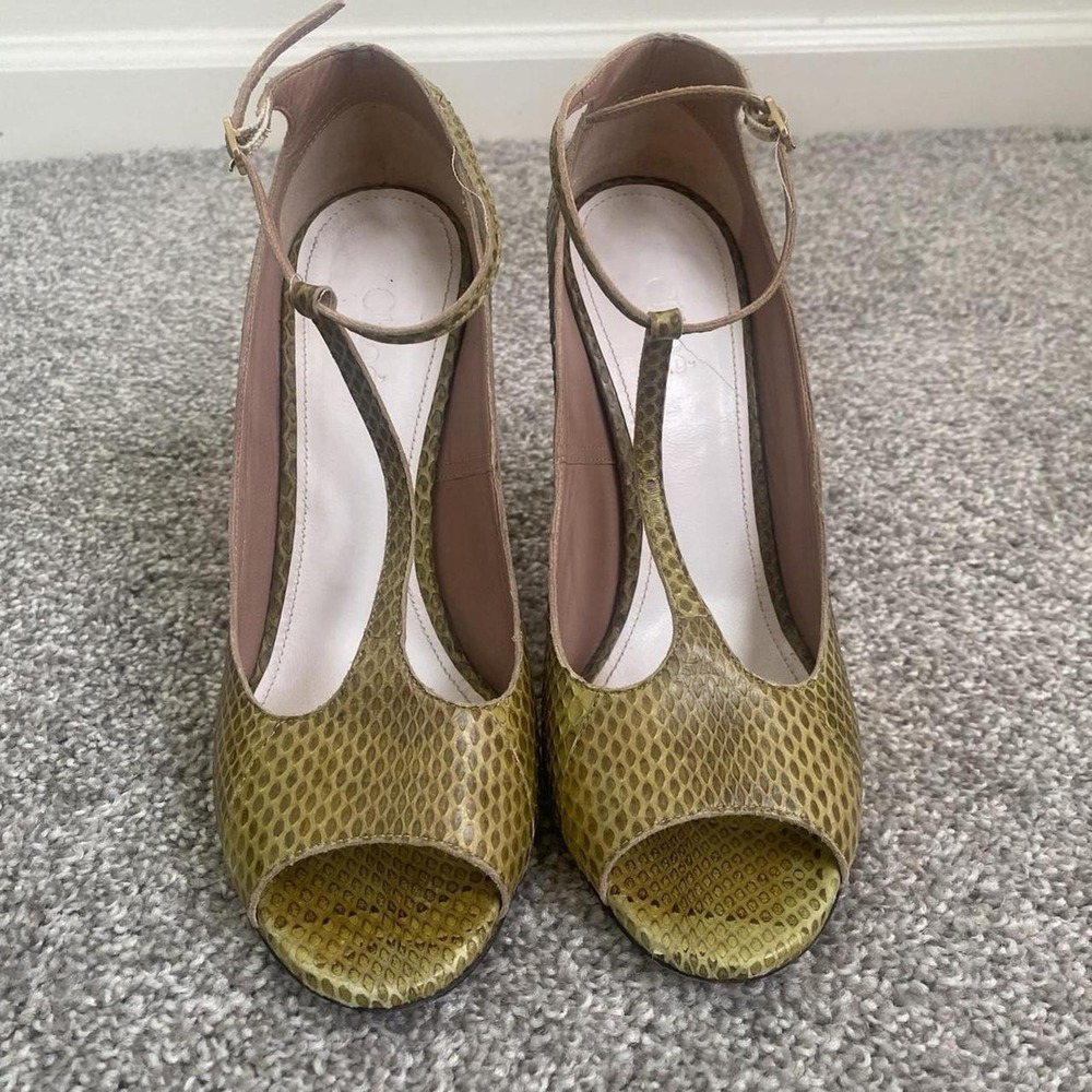 Vintage designer Chloé snakeskin peep toe heels 💚